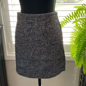 H&M Black Tweed Skirt with Side Zipper. Size 14 NWT